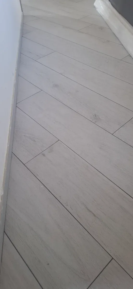 Suelo porcelánico 25x150