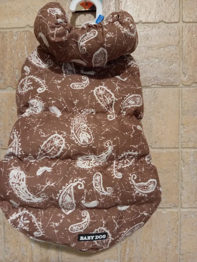Abrigo para perrito con estampado paisley
