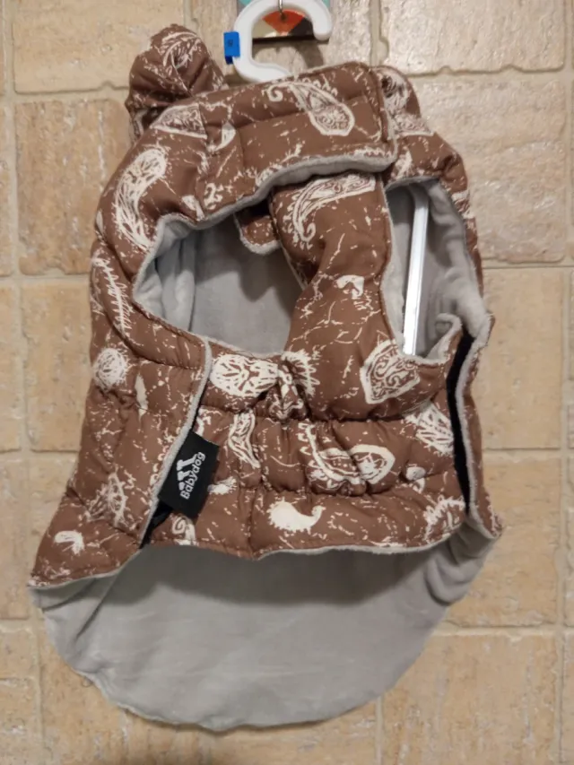 Abrigo para perrito con estampado paisley