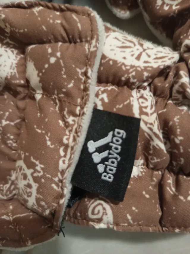 Abrigo para perrito con estampado paisley