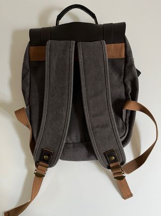 Mochila de piel y lona