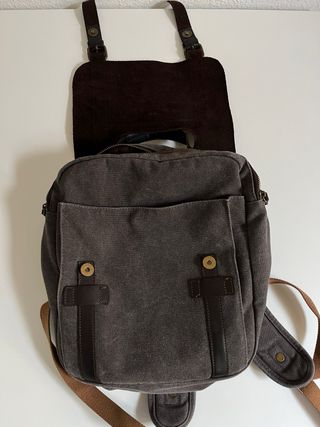 Mochila de piel y lona