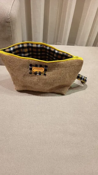 Neceser de saco hecho a mano con cremallera amaril