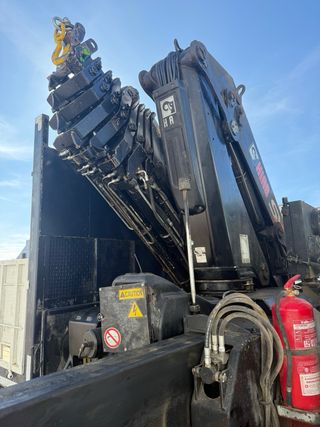 Camión Grúa HIAB 422-E 8 HIPRO