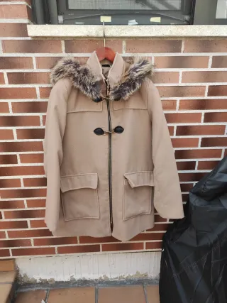 Parka camel mujer con capucha de pelo