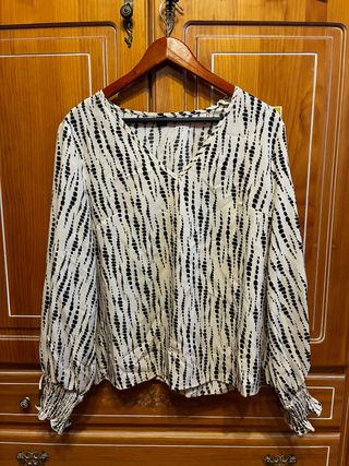 Blusa Shein blanca y negra