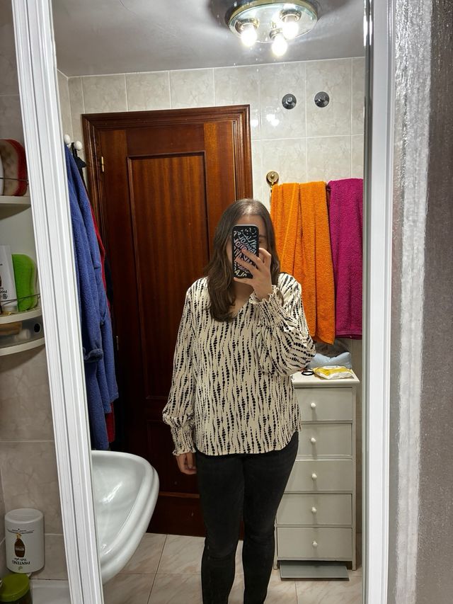 Blusa Shein blanca y negra