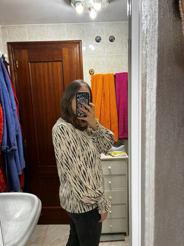 Blusa Shein blanca y negra