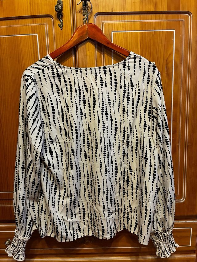 Blusa Shein blanca y negra