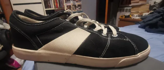 Zapatillas deportivas negras y beige