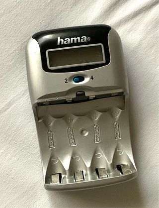 Cargador de pilas Hama 220v y 12v