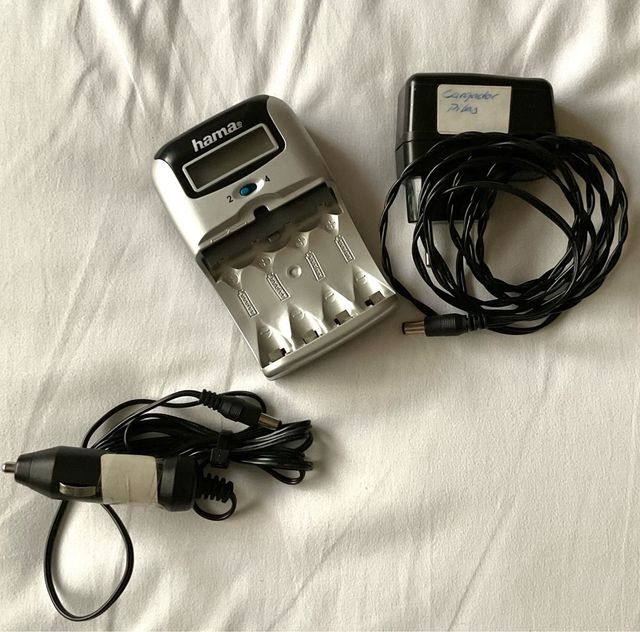 Cargador de pilas Hama 220v y 12v