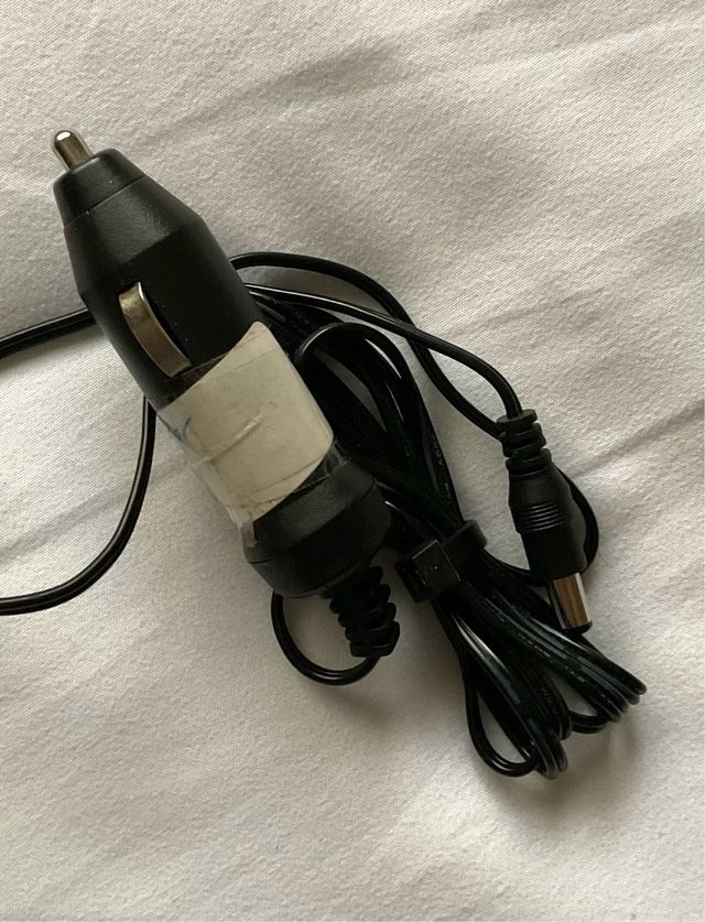 Cargador de pilas Hama 220v y 12v