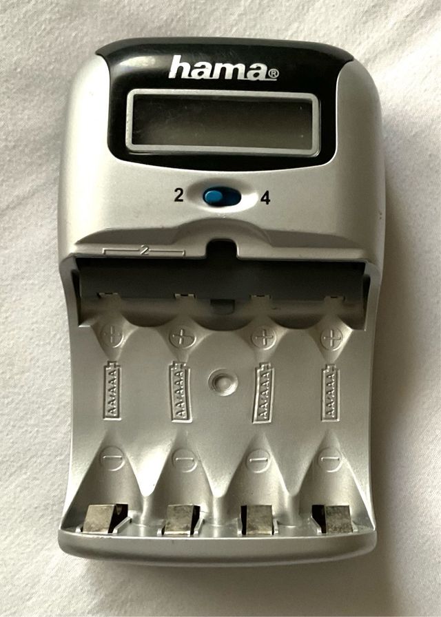 Cargador de pilas Hama 220v y 12v