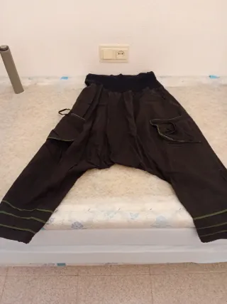 Pantalón tailandés unisex negro y verde