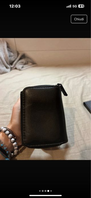 Portafoglio nero con fiocco dorato