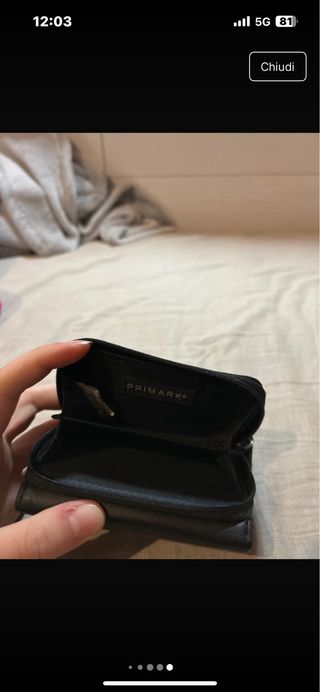 Portafoglio nero con fiocco dorato