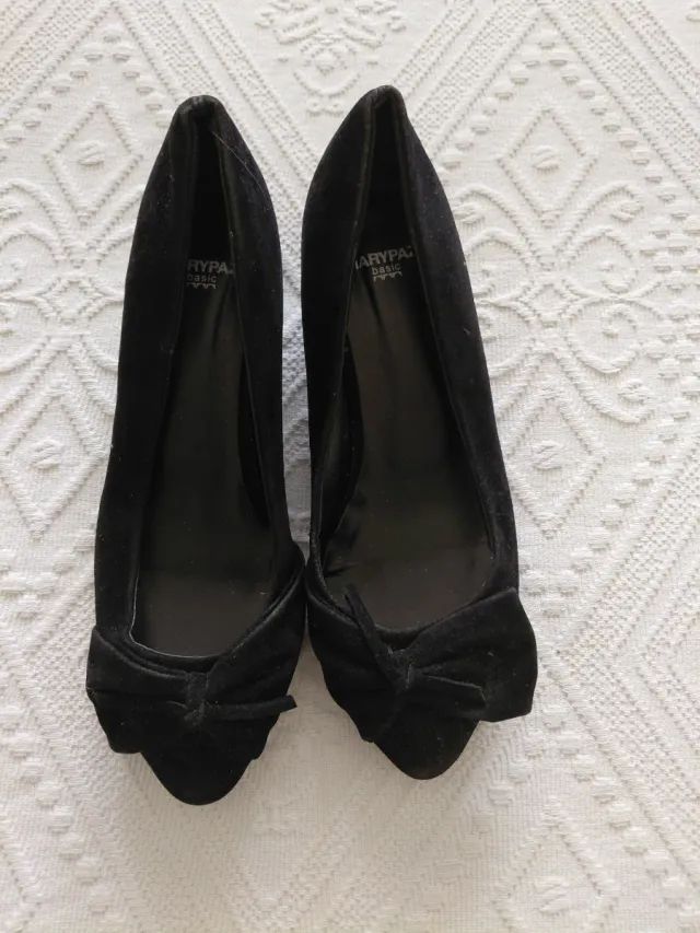 Zapatos planos negros con lazo