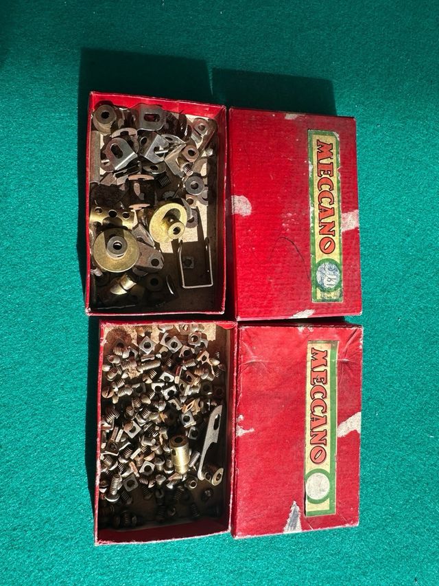 Cajas antiguas Mecano con piezas originales