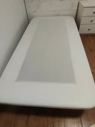 Base de cama individual blanca