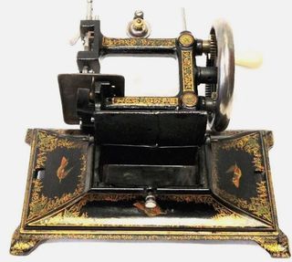 Máquina de coser antigua Colibrí