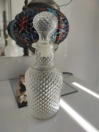 Botella de cristal para perfume vintage.