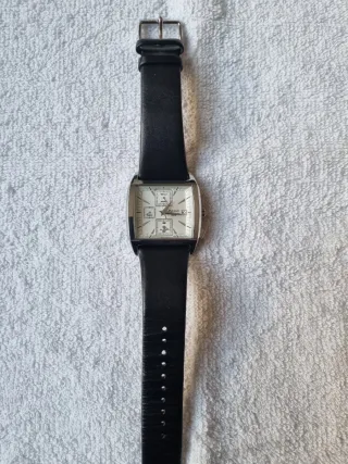 Reloj Pulsar Negro y Plateado