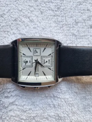 Reloj Pulsar Negro y Plateado