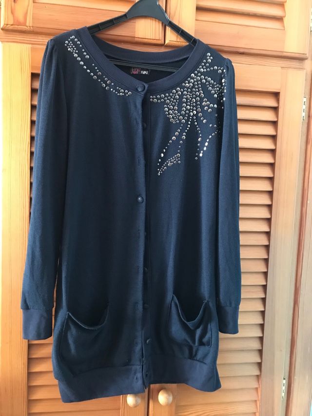 Chaqueta Yumi azul marino con tachuelas