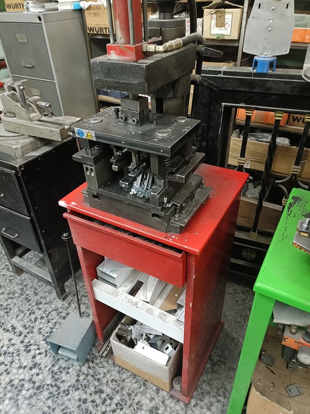 Ensambladora JLB + Prensa Hidráulica