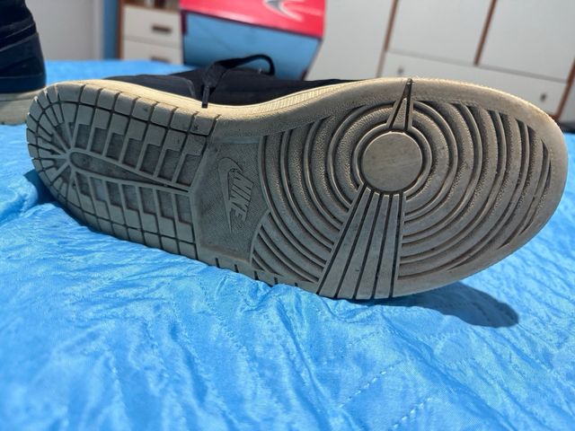 Scarpe Nike Jordan nere e rosse