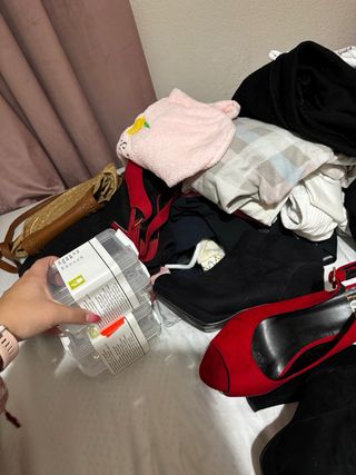 Bolso de paja redondo y cartera marrón