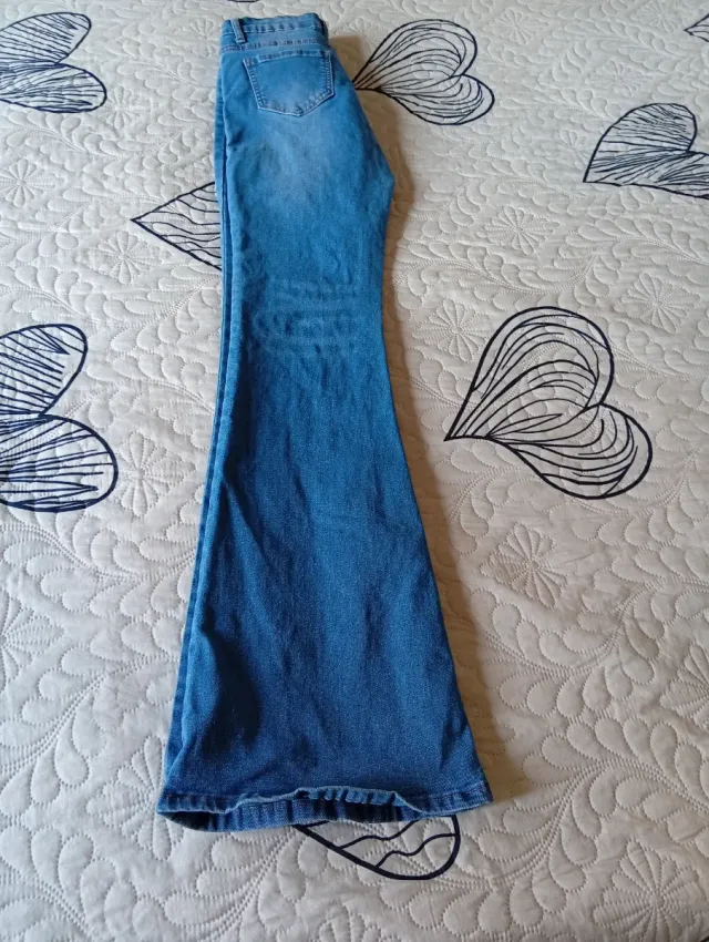 Pantalón tejano elástico acampanado