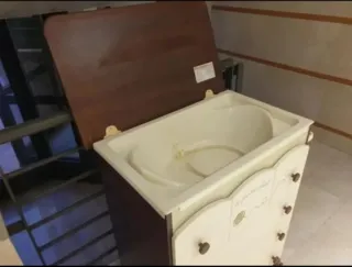 Cómoda bebé con bañera