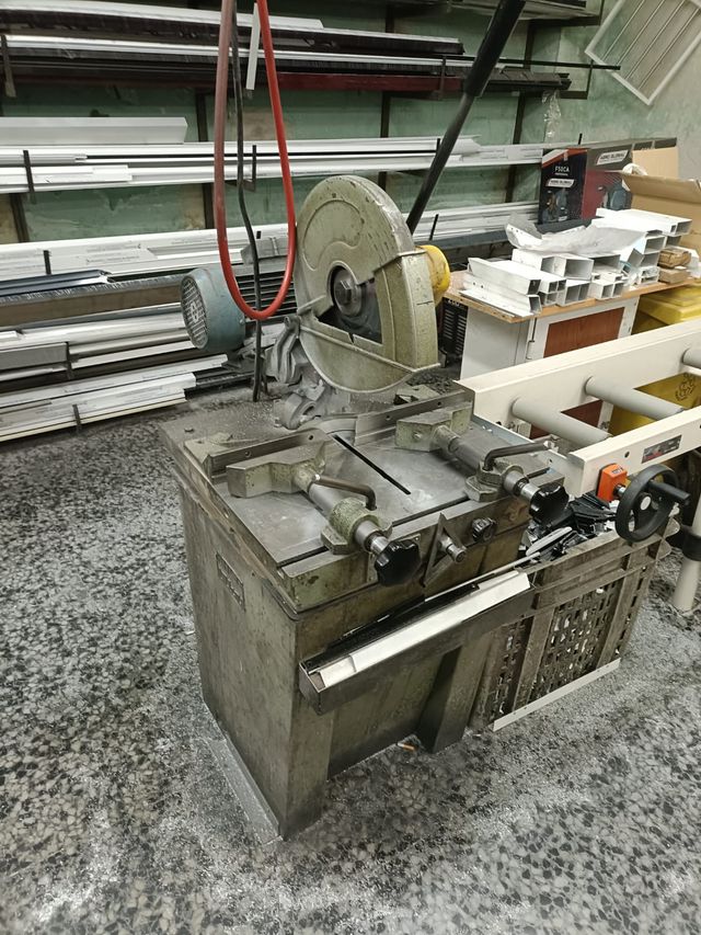 Trozadora Diam. 350 con mordazas manuales