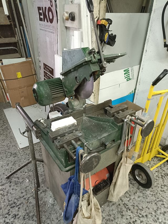 Trozadora Diam. 350 con mordazas manuales