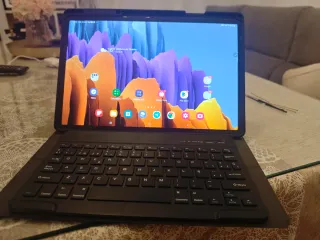 Tablet Samsung S7+ con funda y teclado