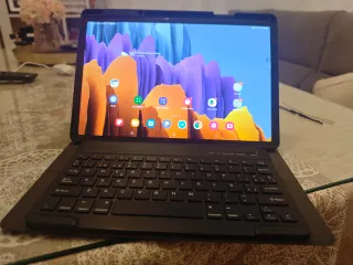 Tablet Samsung S7+ con funda y teclado