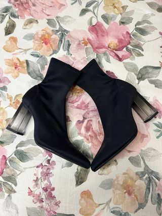 Botines calcetín tacón metacrilato negro