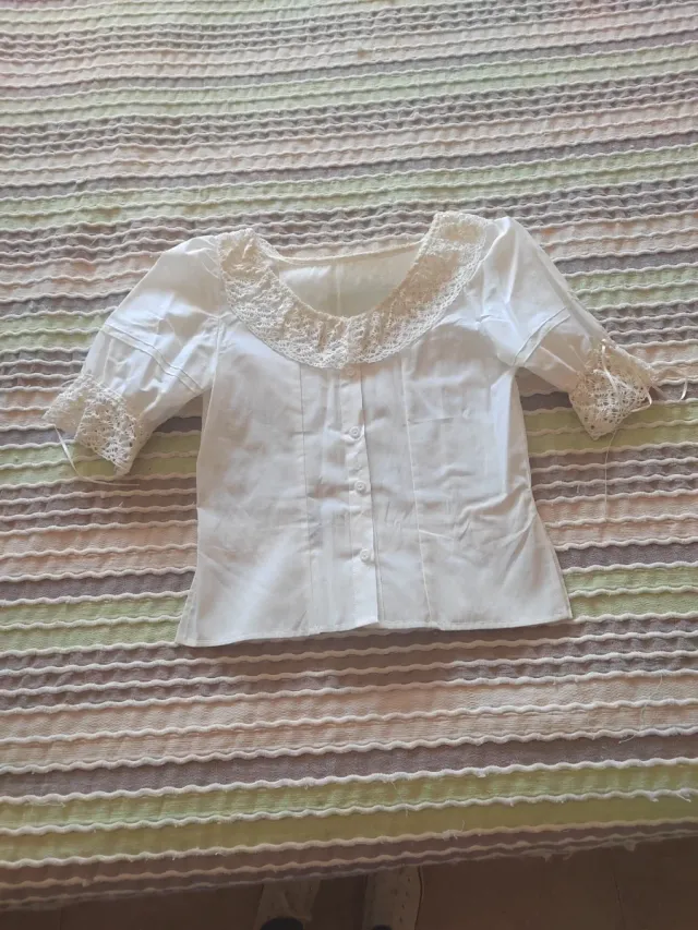 Camisa huertana blanca con encaje de 8 a 10 años