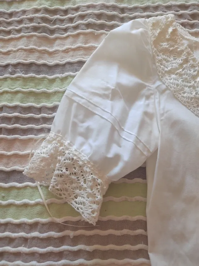 Camisa huertana blanca con encaje de 8 a 10 años