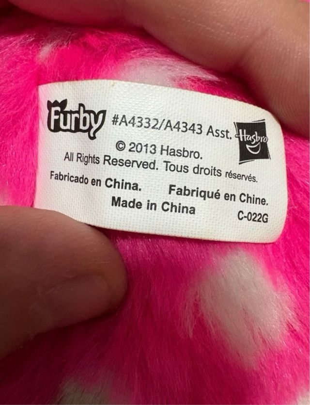 Furby Boom Rosa com Lunares Brancos Interativo