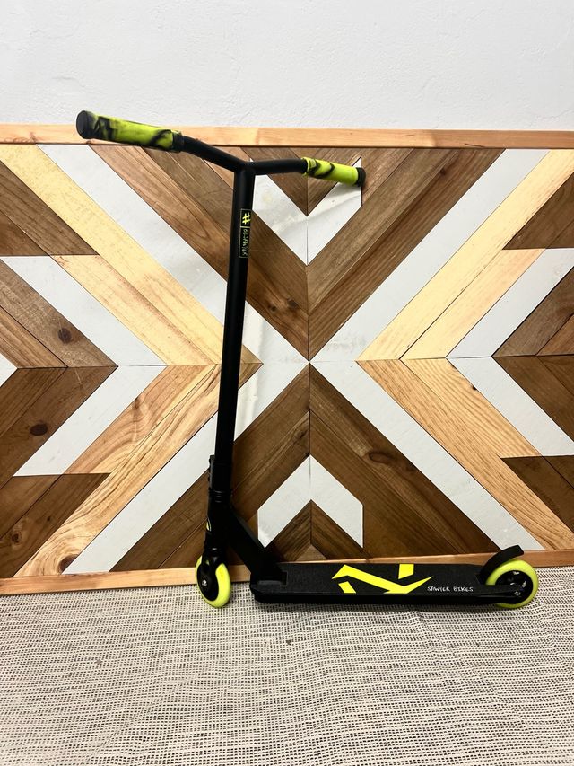 Patinete Freestyle Niño Negro y Amarillo