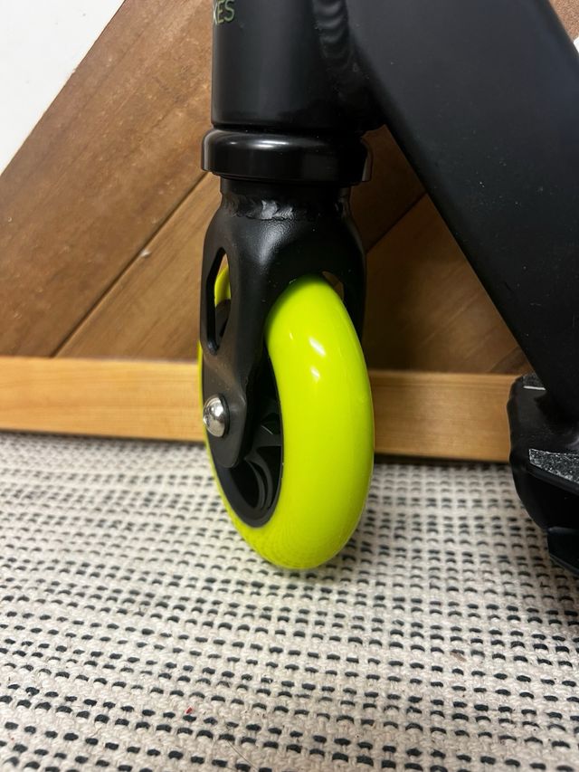 Patinete Freestyle Niño Negro y Amarillo