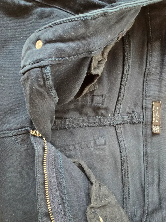 Calças Bershka azuis com fecho