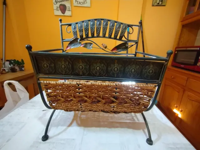 Revistero forja y mimbre