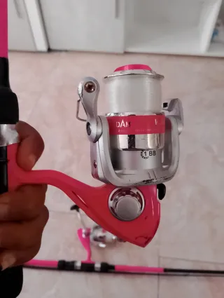 Pareja cañas pesca Dam Vibe rosas