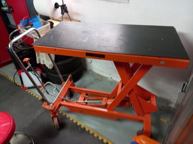Mesa elevadora hidráulica 1000kg con freno.