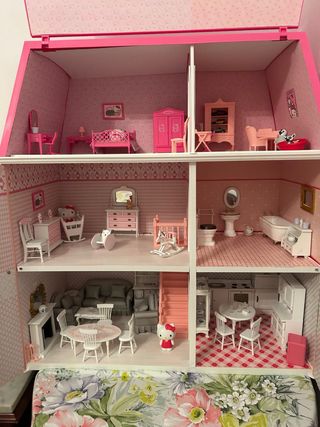 Casa de muñecas rosa Hello Kitty
