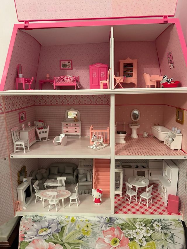 Casa de muñecas rosa Hello Kitty